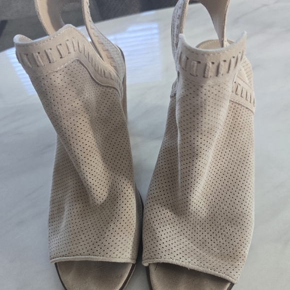 Steve Madden Sandals Women Sz 9M Tan Leather Peep Toe Perforated Block Heel - Picture 5 of 14